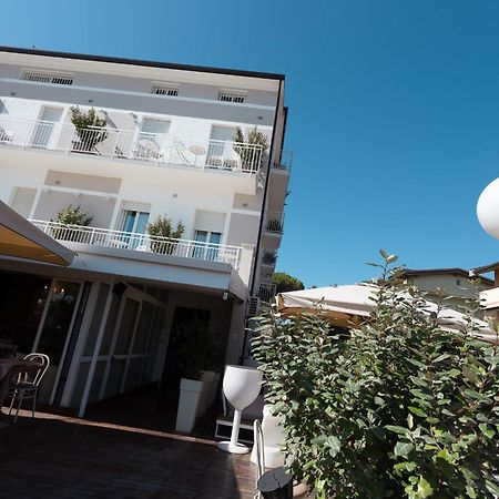 Hotel Ronchi チェルヴィア エクステリア 写真