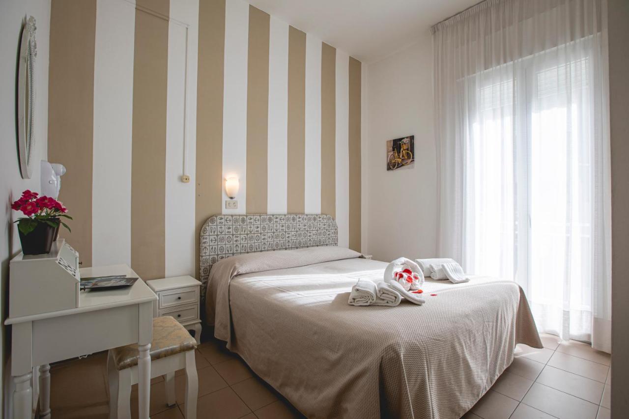Hotel Ronchi チェルヴィア エクステリア 写真